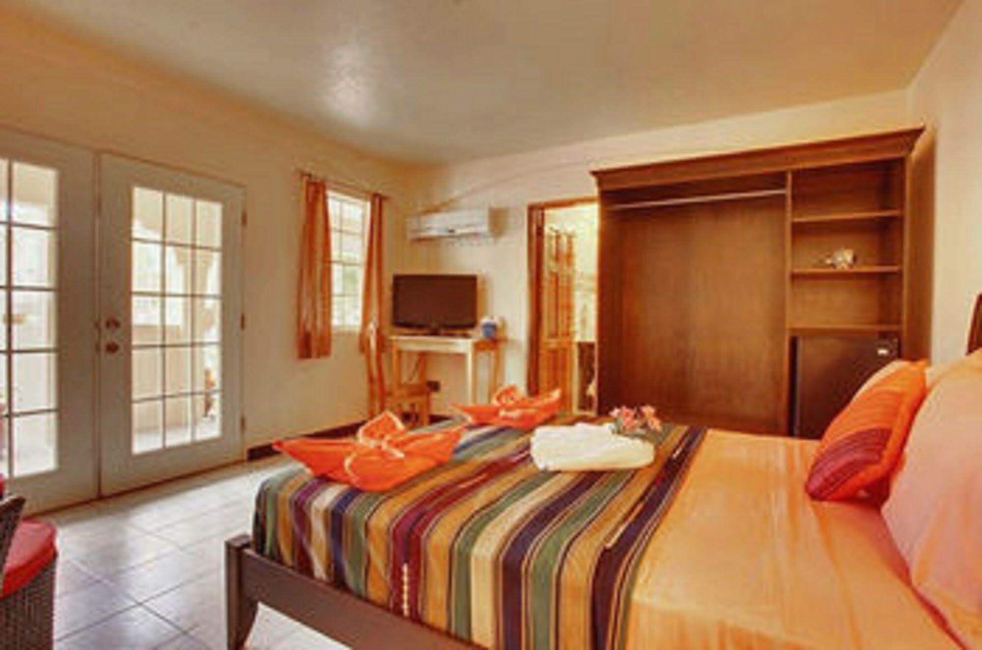 Caribbean Shores Bed & Breakfast Hotel Hopkins Exterior photo